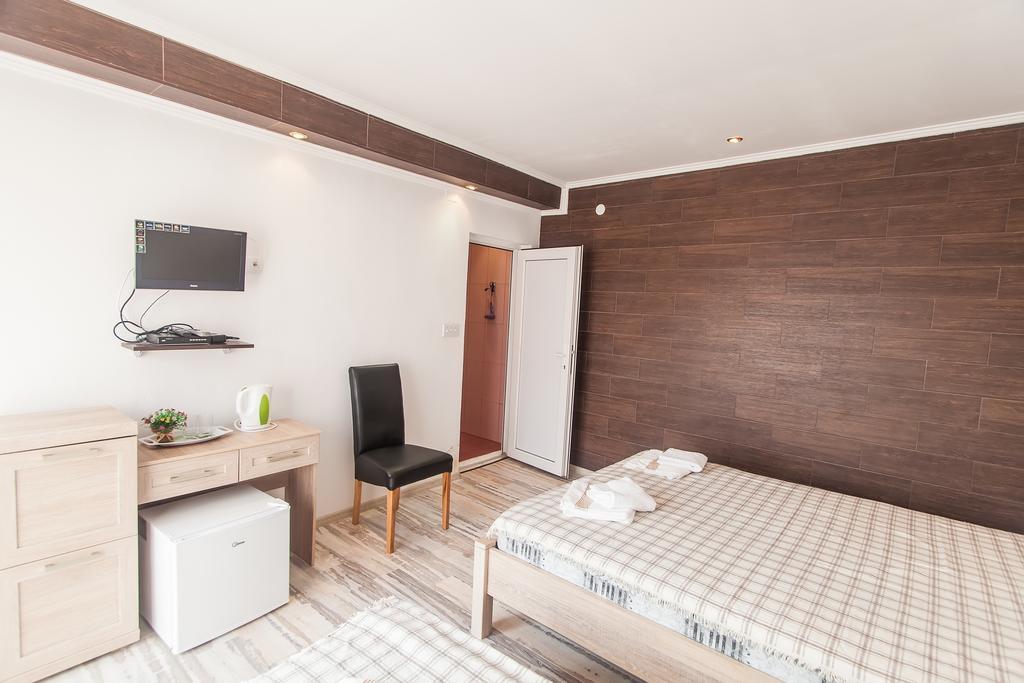 Rooms And Apartments Milana Bar Εξωτερικό φωτογραφία