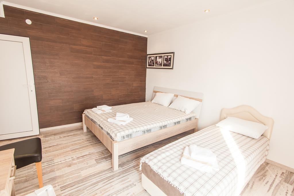 Rooms And Apartments Milana Bar Εξωτερικό φωτογραφία