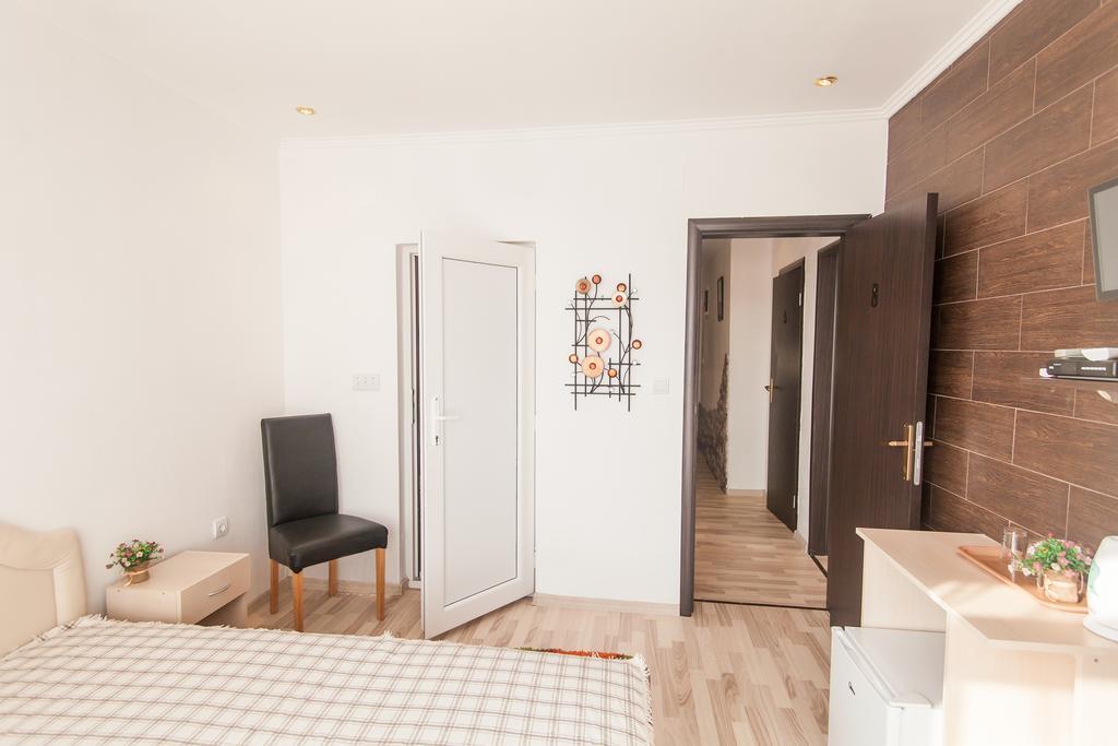 Rooms And Apartments Milana Bar Δωμάτιο φωτογραφία