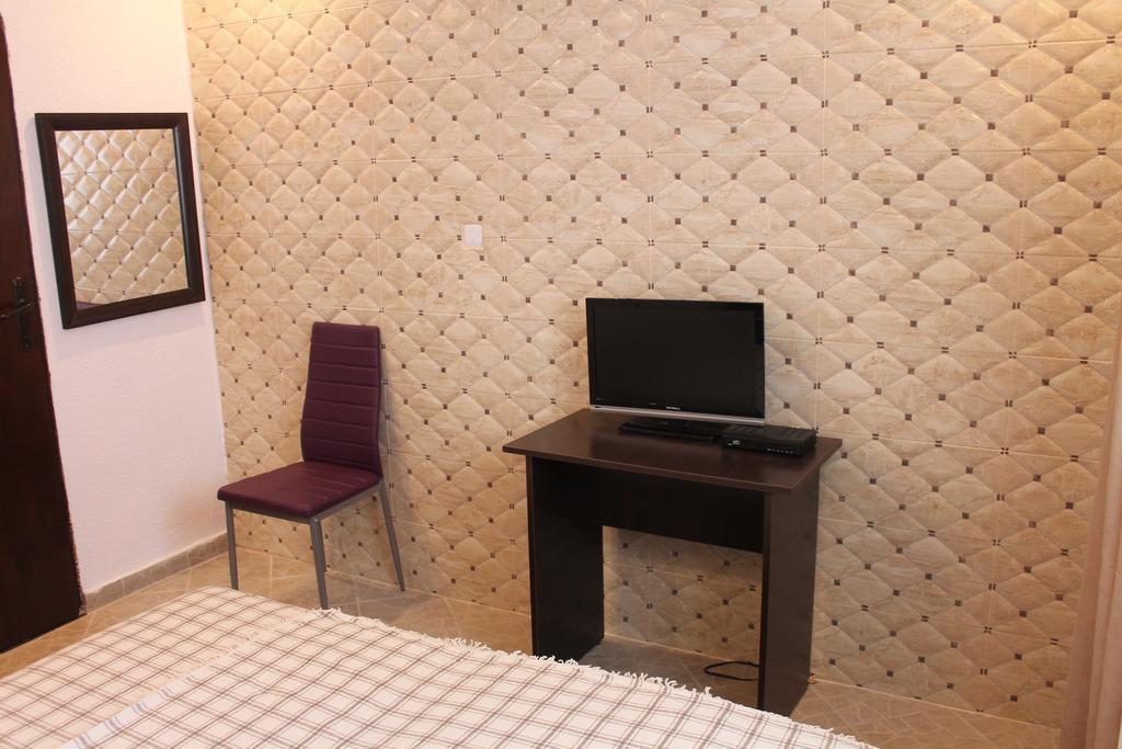Rooms And Apartments Milana Bar Εξωτερικό φωτογραφία