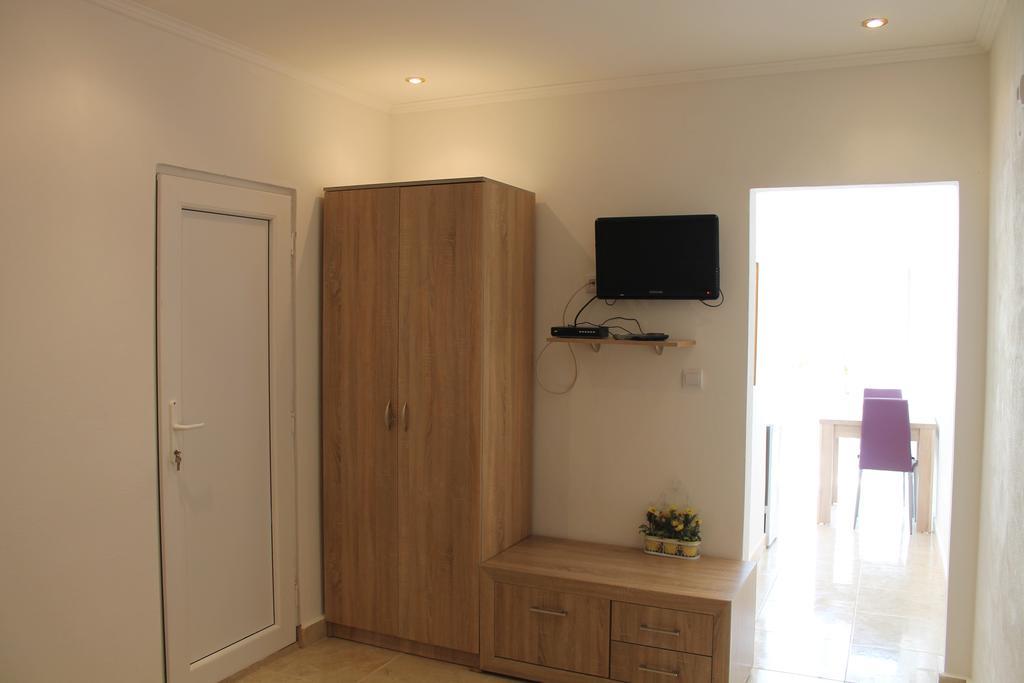 Rooms And Apartments Milana Bar Εξωτερικό φωτογραφία