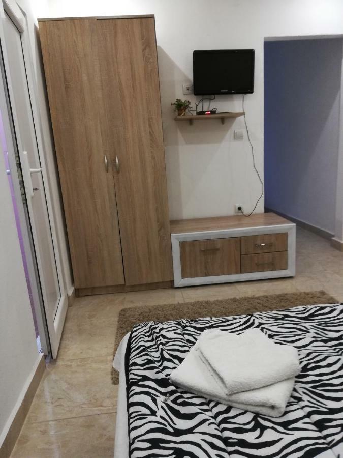 Rooms And Apartments Milana Bar Εξωτερικό φωτογραφία