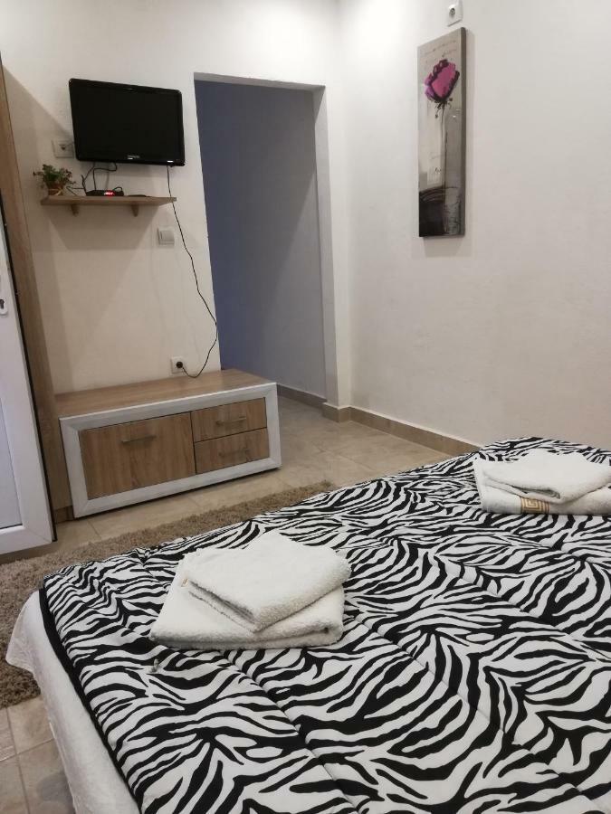 Rooms And Apartments Milana Bar Εξωτερικό φωτογραφία