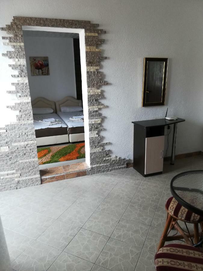 Rooms And Apartments Milana Bar Εξωτερικό φωτογραφία